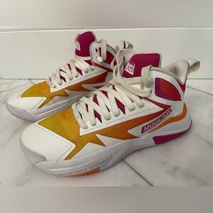 Moolah men’s 7.5-8 ladies 9.5 white pink yellow Triple Double basketball sneaker